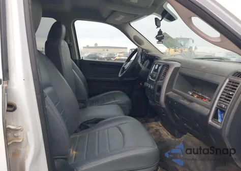 2017 Ram 1500 Tradesman 4X2 6'4 Box из США, поврежденный, VIN 1C6RR6FG2HS542566